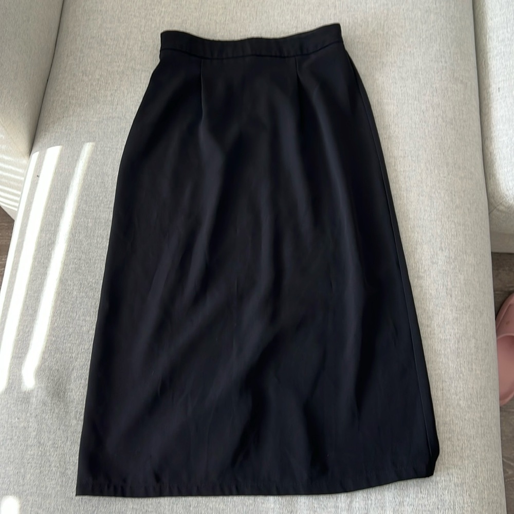 Black MIDI pencil skirt